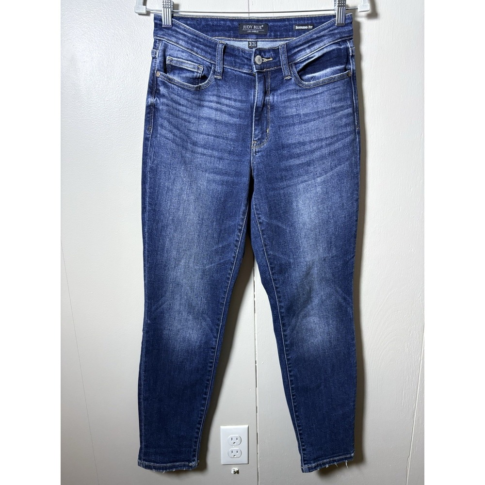 Judy Blue Boyfriend Fit Jeans 3/26 Medium Wash Cuffed Raw Hem Boho Coastal Relax